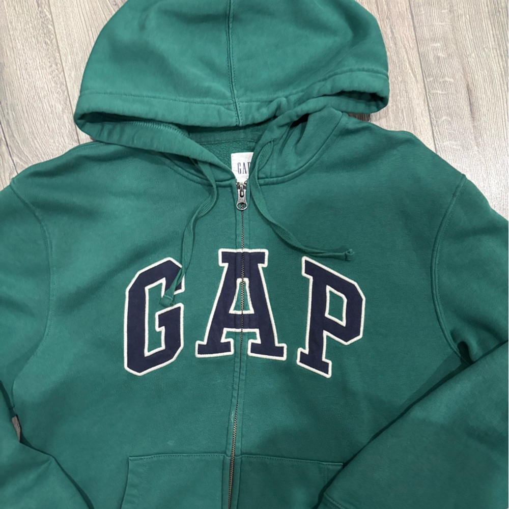 GAP - Picture 2 of 3